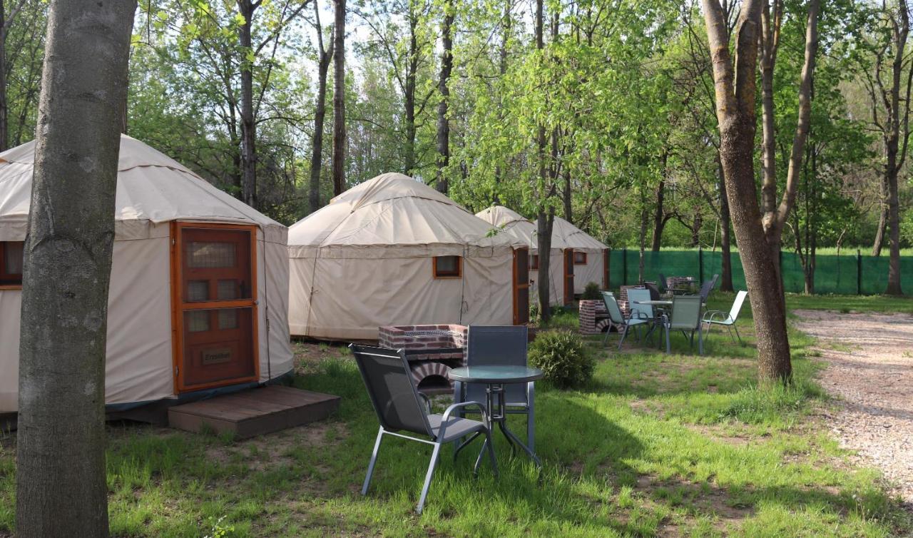 Oeko Kemping Es Glamping Tiszadada Экстерьер фото